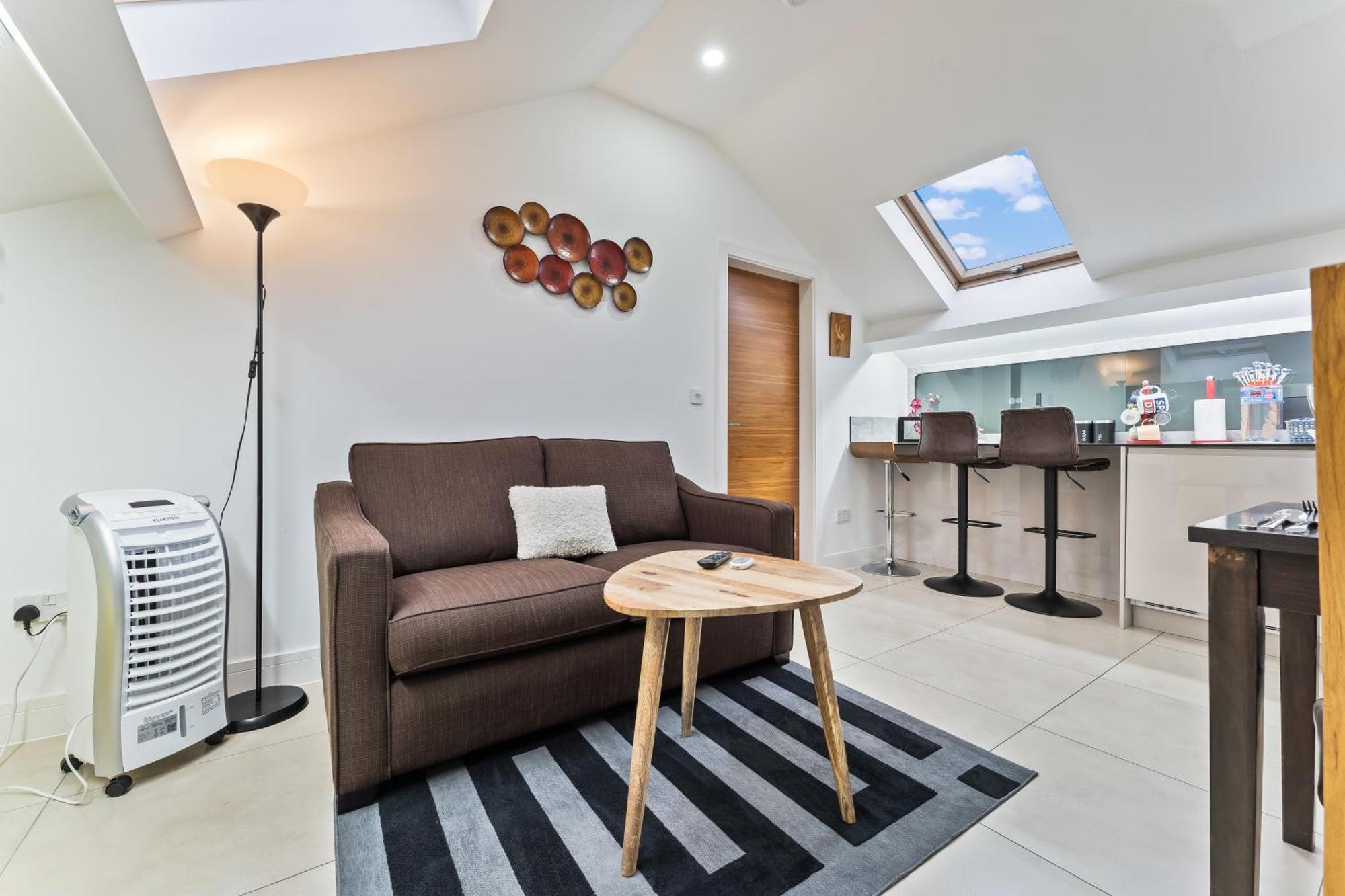 Exquisite 2-Bedroom Penthouse-Sleeps 7-Free Parking With Workstations & High-Speed Wifi バーミンガム エクステリア 写真
