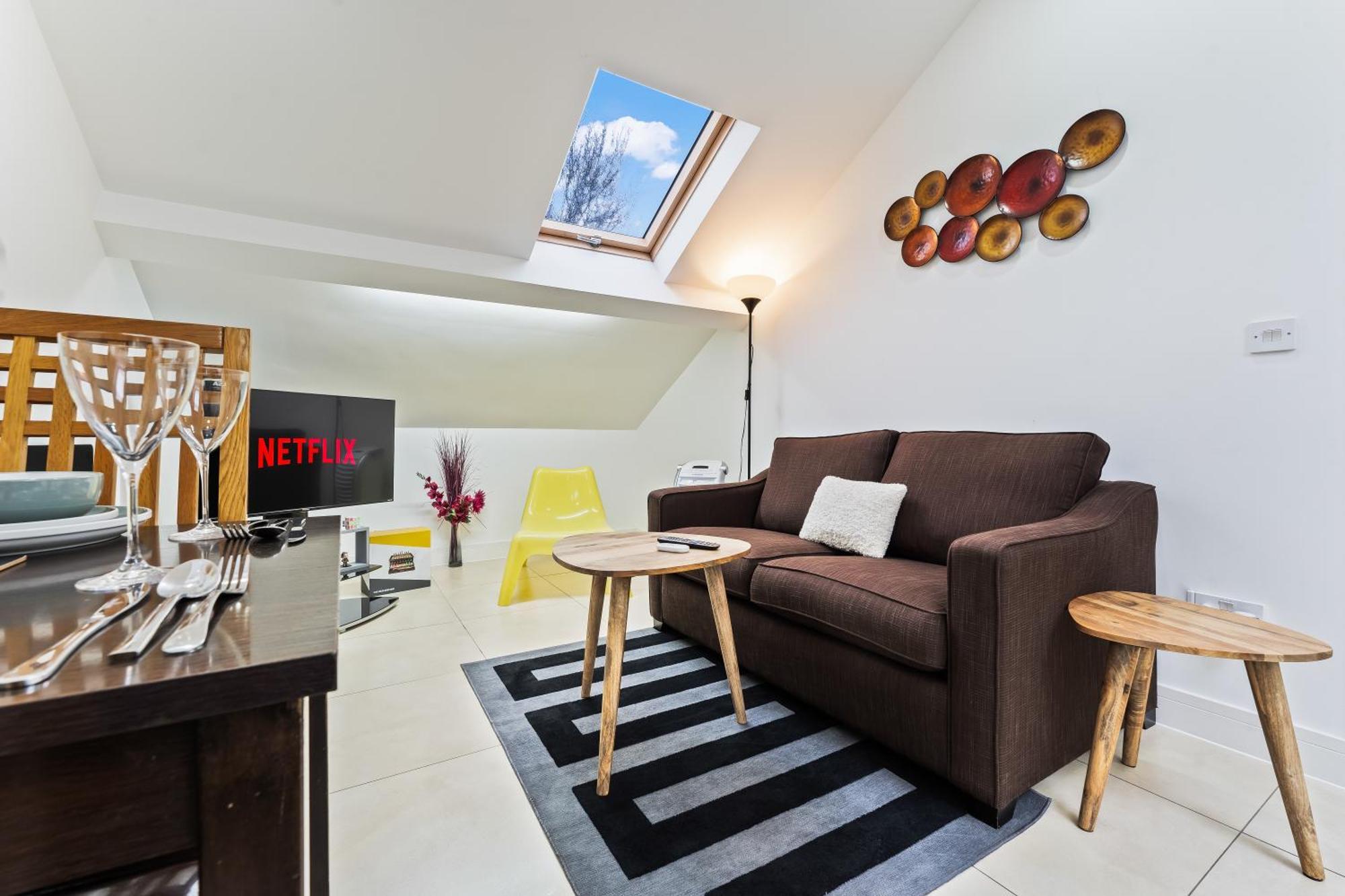 Exquisite 2-Bedroom Penthouse-Sleeps 7-Free Parking With Workstations & High-Speed Wifi バーミンガム エクステリア 写真
