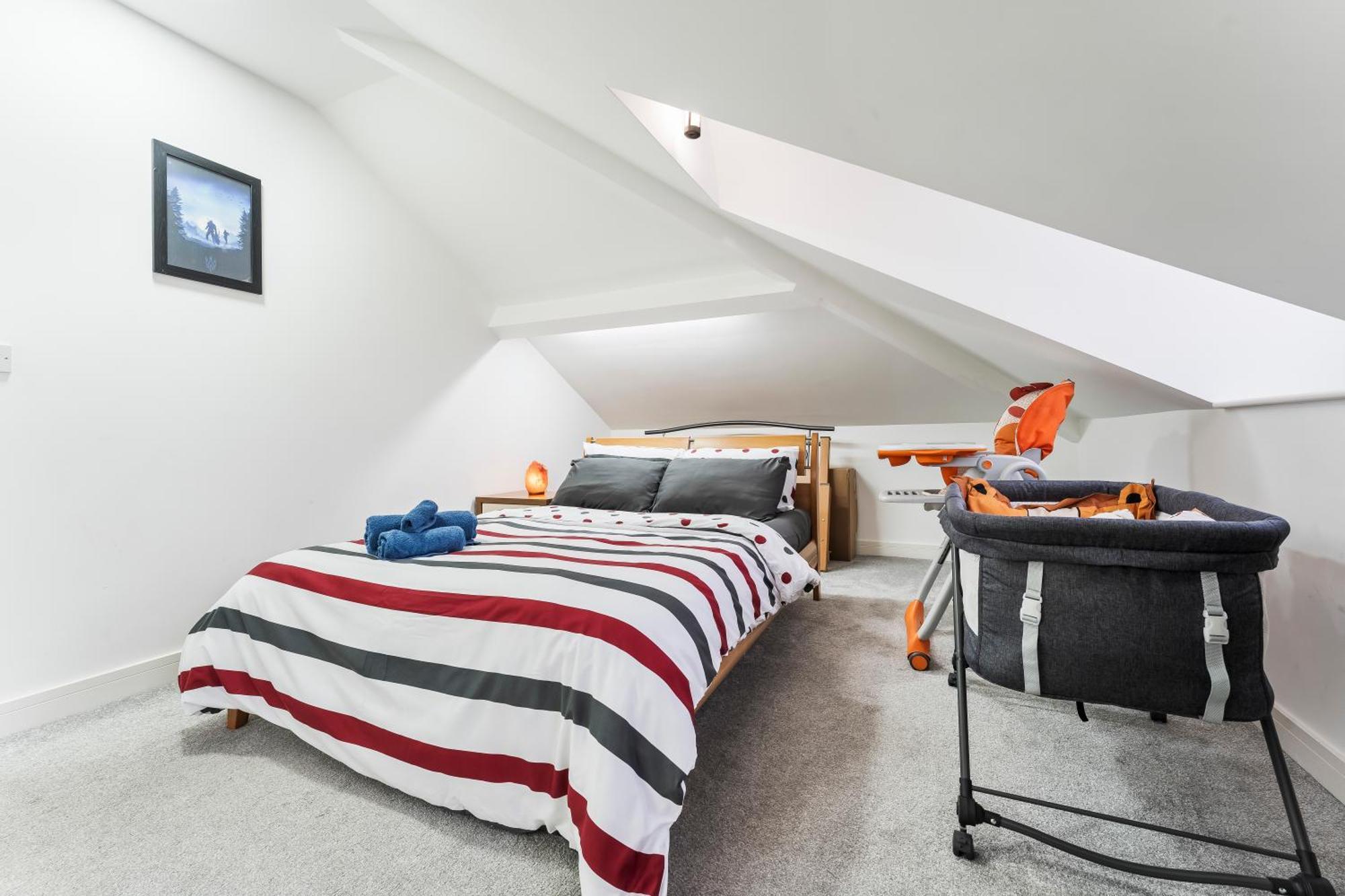 Exquisite 2-Bedroom Penthouse-Sleeps 7-Free Parking With Workstations & High-Speed Wifi バーミンガム エクステリア 写真