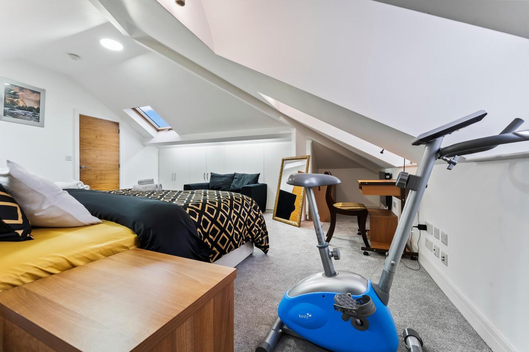Exquisite 2-Bedroom Penthouse-Sleeps 7-Free Parking With Workstations & High-Speed Wifi バーミンガム エクステリア 写真