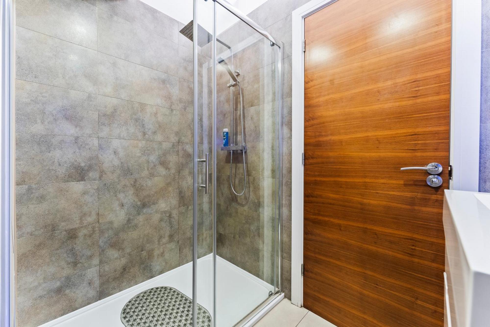 Exquisite 2-Bedroom Penthouse-Sleeps 7-Free Parking With Workstations & High-Speed Wifi バーミンガム エクステリア 写真