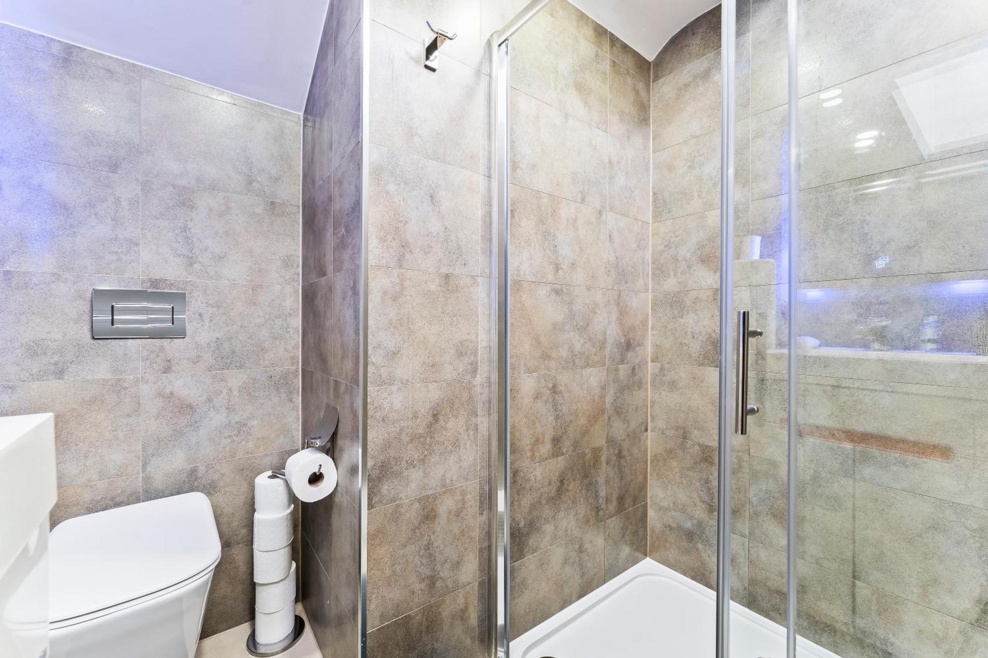 Exquisite 2-Bedroom Penthouse-Sleeps 7-Free Parking With Workstations & High-Speed Wifi バーミンガム エクステリア 写真