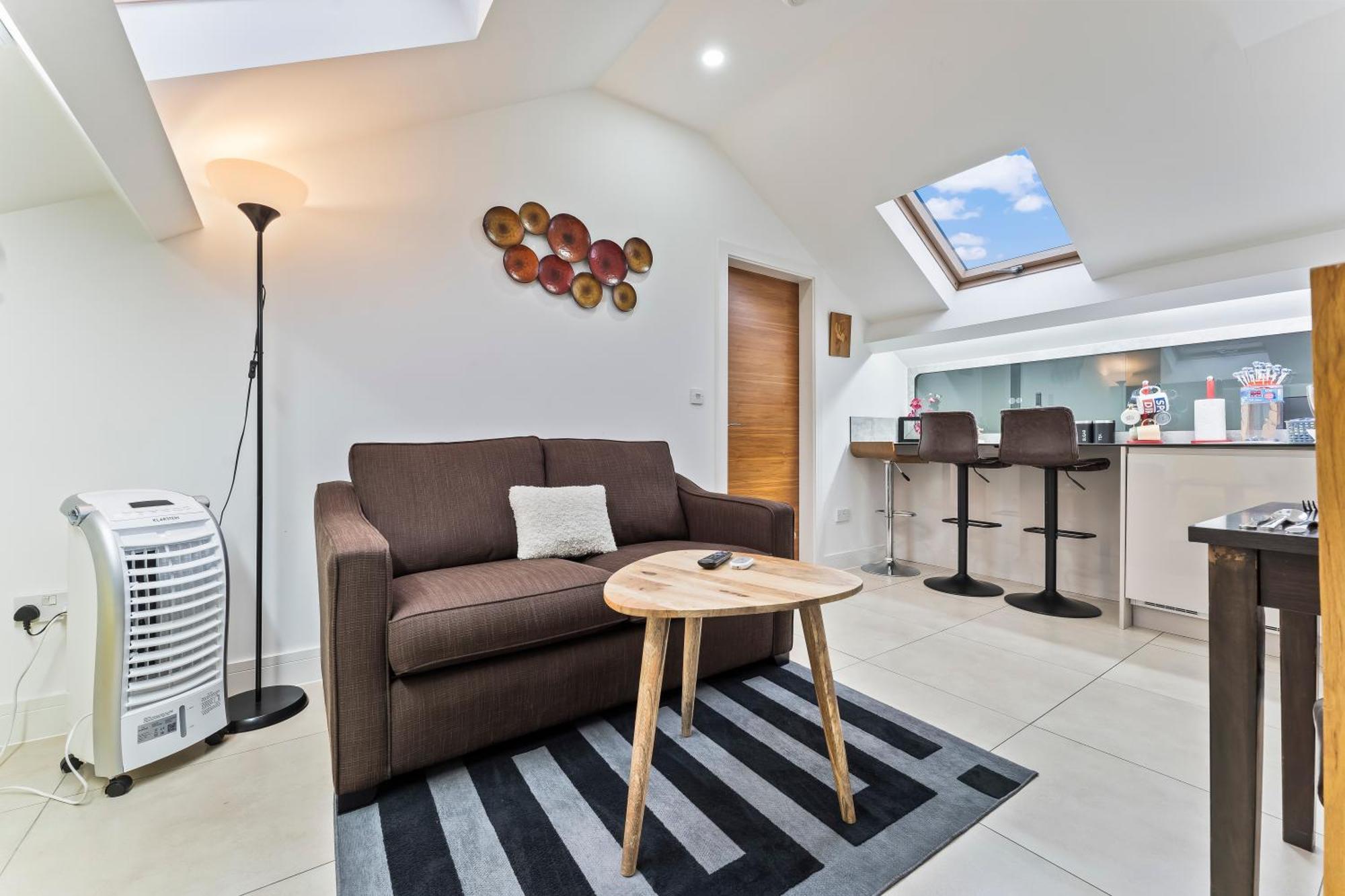 Exquisite 2-Bedroom Penthouse-Sleeps 7-Free Parking With Workstations & High-Speed Wifi バーミンガム エクステリア 写真