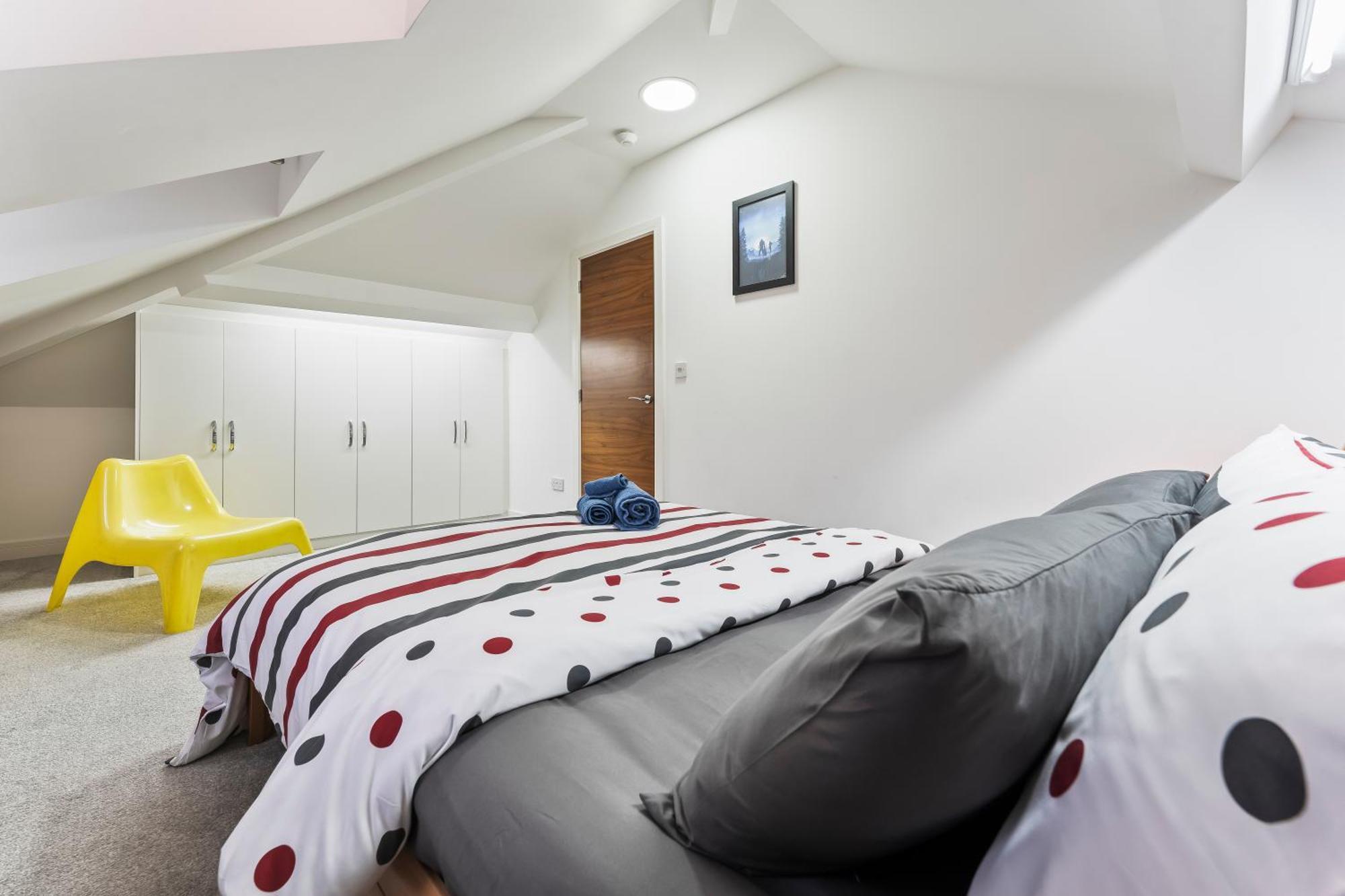 Exquisite 2-Bedroom Penthouse-Sleeps 7-Free Parking With Workstations & High-Speed Wifi バーミンガム エクステリア 写真