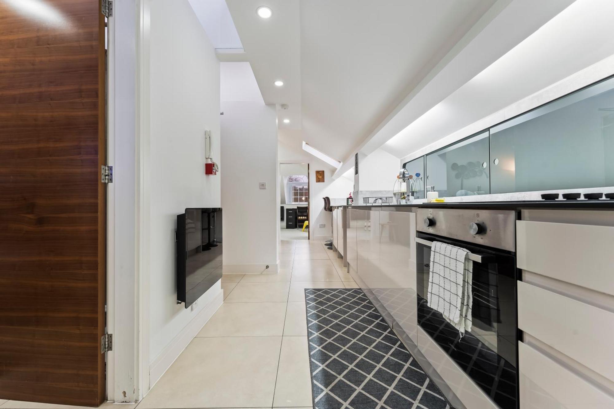 Exquisite 2-Bedroom Penthouse-Sleeps 7-Free Parking With Workstations & High-Speed Wifi バーミンガム エクステリア 写真
