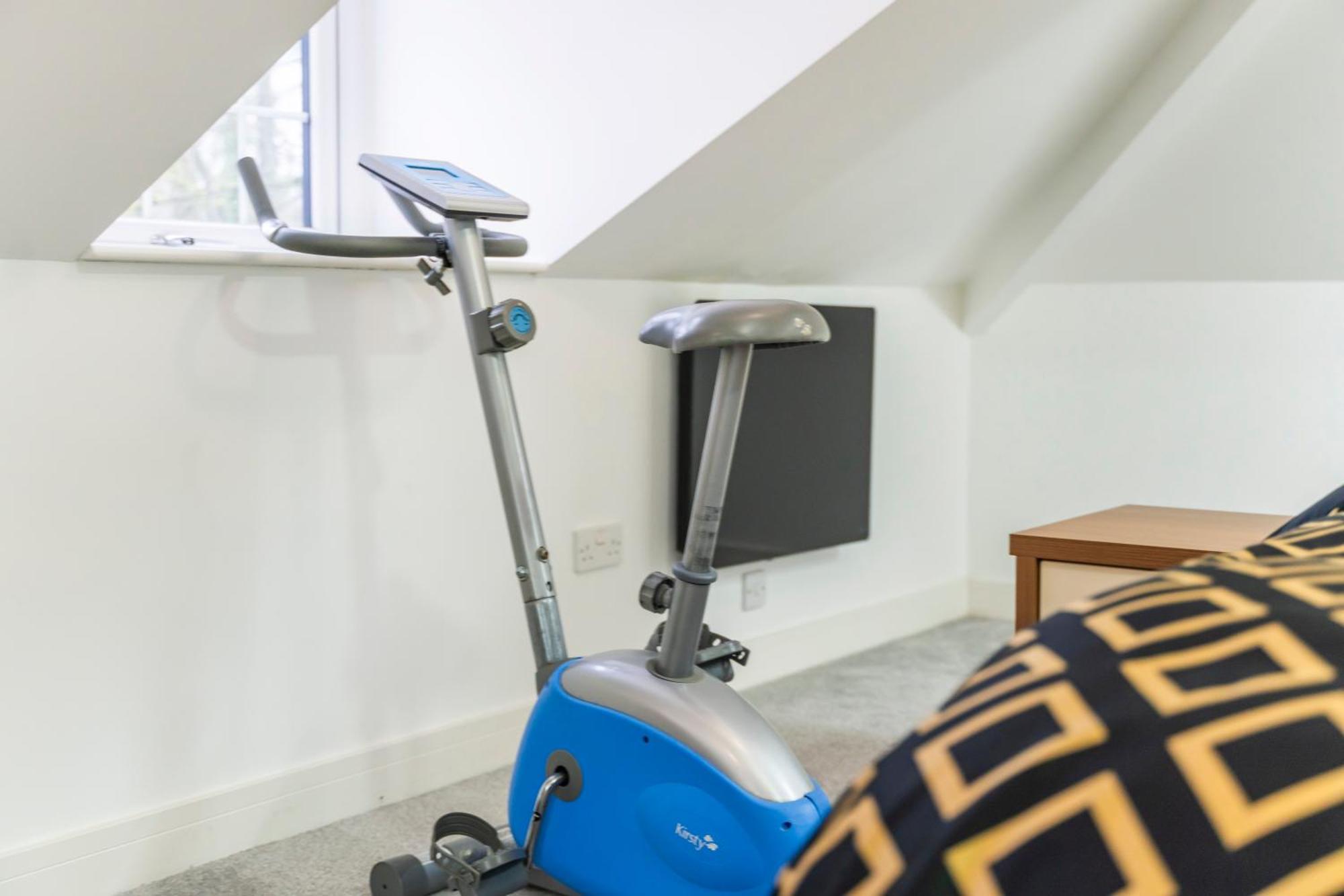 Exquisite 2-Bedroom Penthouse-Sleeps 7-Free Parking With Workstations & High-Speed Wifi バーミンガム エクステリア 写真