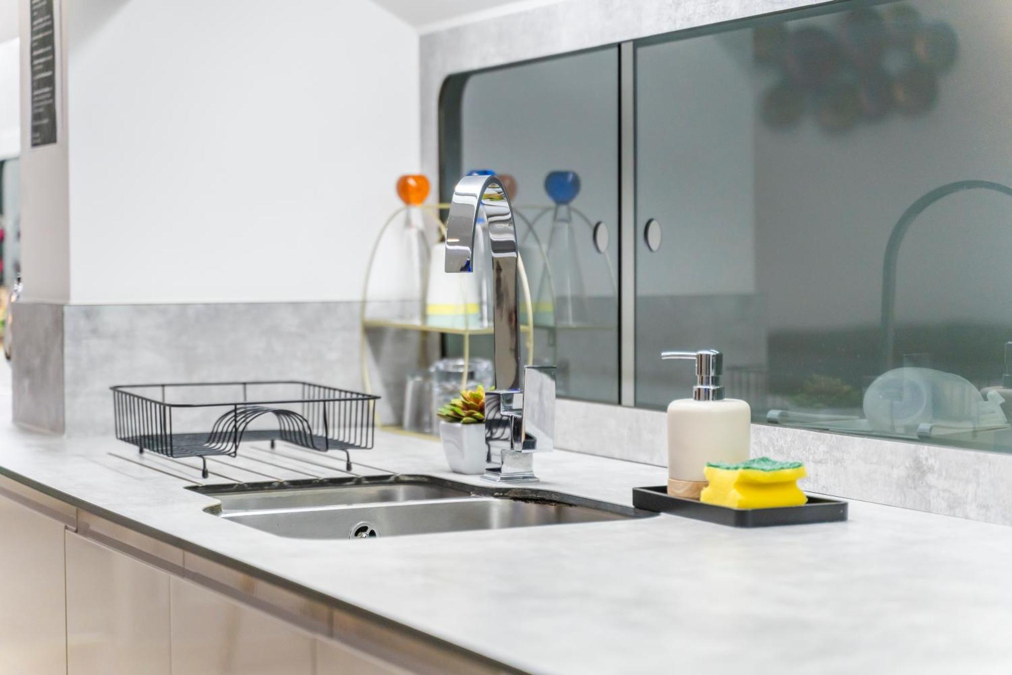 Exquisite 2-Bedroom Penthouse-Sleeps 7-Free Parking With Workstations & High-Speed Wifi バーミンガム エクステリア 写真